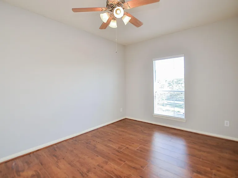 4315 Village Forest Dr — Photo 38
