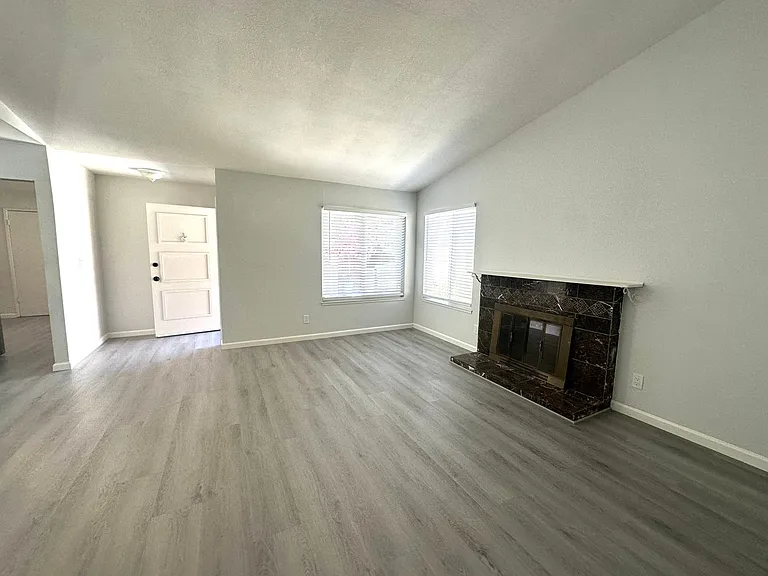 576 Mekler Dr — Photo 4