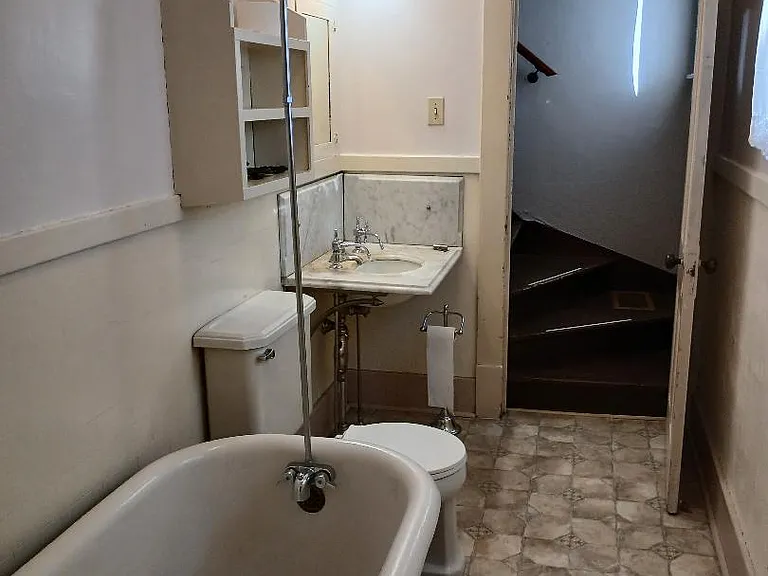 233 N Franklin St #1/2 — Photo 13