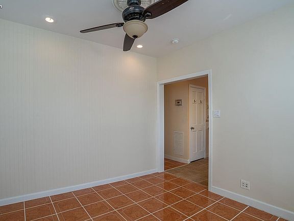 5th image of 76-30 Park Ln S #1