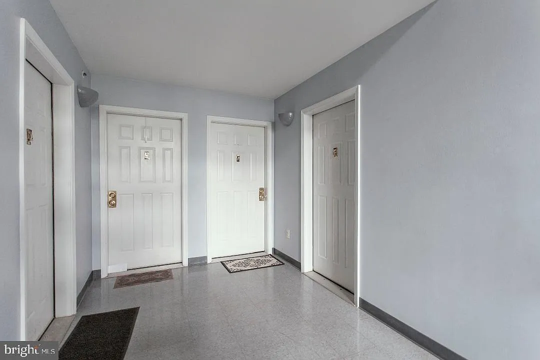 2 bed, 944 sqft, $1,900 — Photo 3