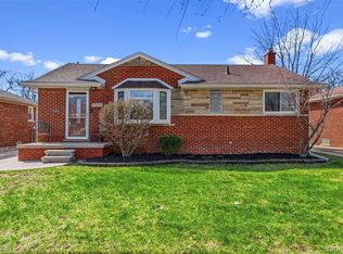 21100 Bon Brae St, Saint Clair Shores, MI 48081