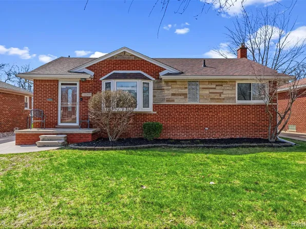 21100 Bon Brae St, Saint Clair Shores, MI 48081