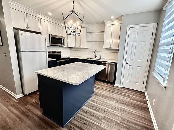 Newly remodeled kitchen. New floors, electrical, windows, water heater and washer/dryer.