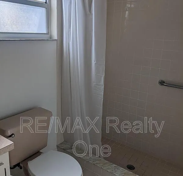 271 N Lombardy Point — Photo 13