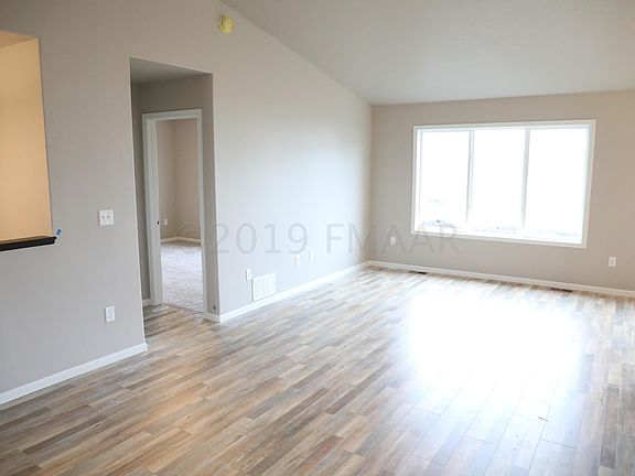 4th image of 1116 28th Ave W