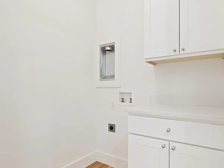 4621 S 47th St — Photo 18