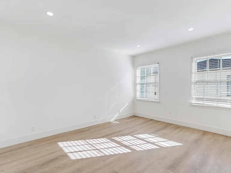 9222 Alden Dr #7 — Photo 9