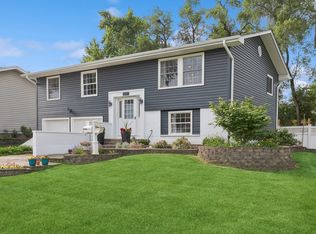 1687 Kingsdale Rd, Hoffman Estates, IL 60169