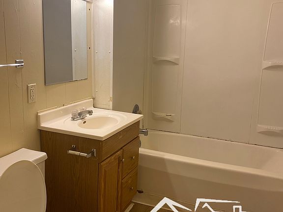 4th image of 101 W Arndt St