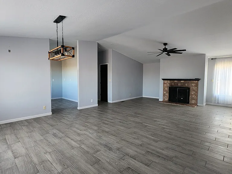 9647 S 30th Dr — Photo 6