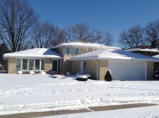10619 S Michael Dr, Palos Hills, IL