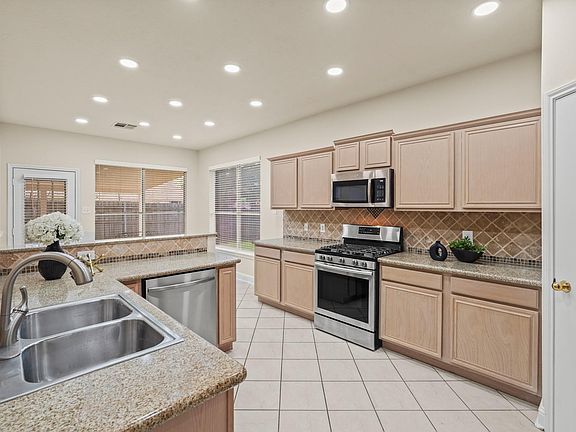 4th image of 3519 Stratford Plaza Lane