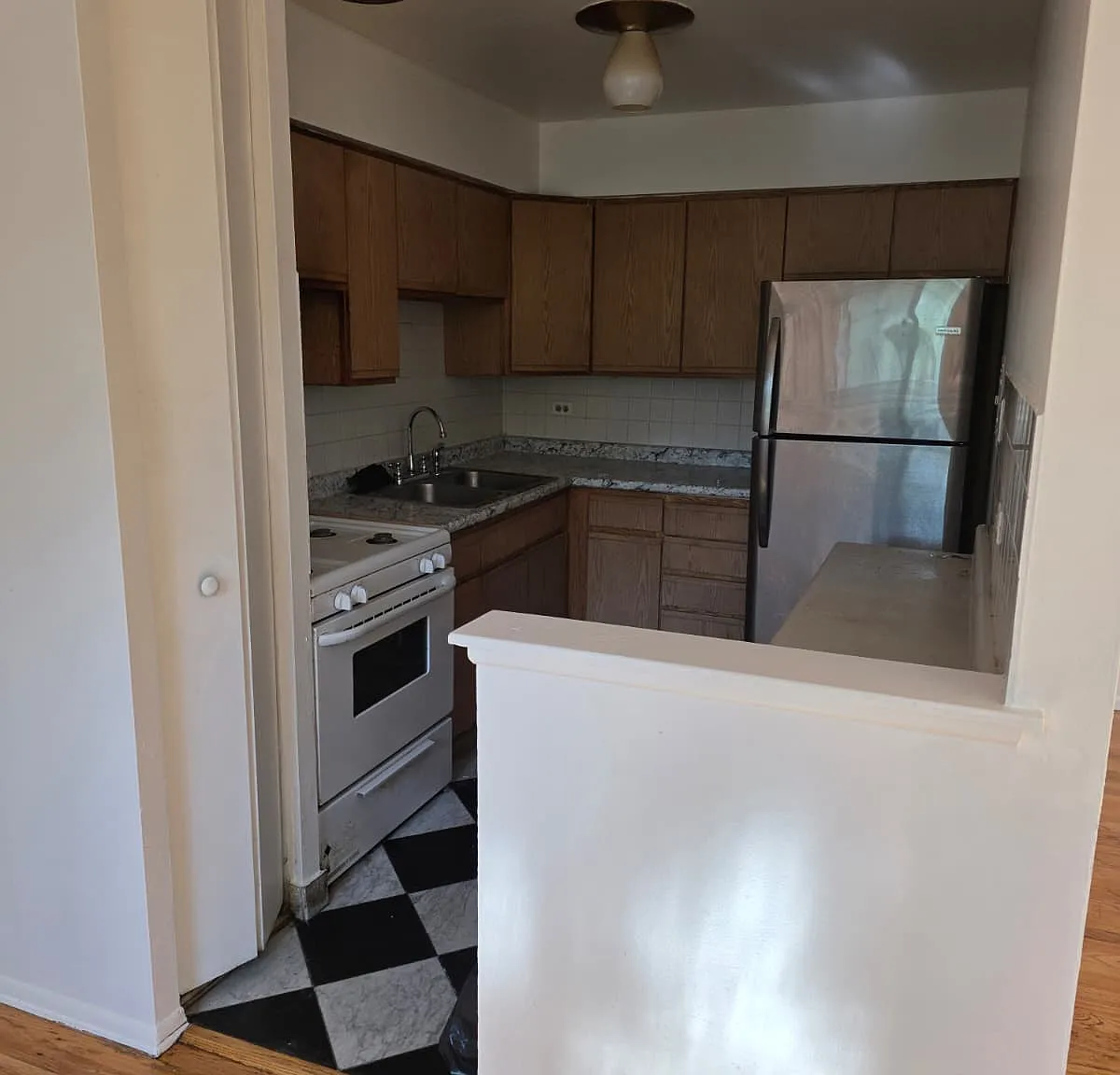 2 bed, 1000 sqft, $1,525 — Photo 4