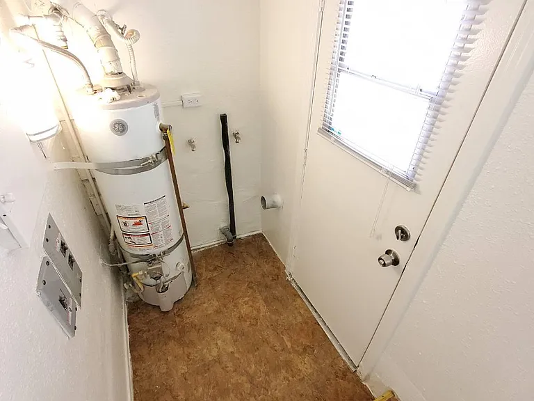 1124 Huntington Dr #H — Photo 15