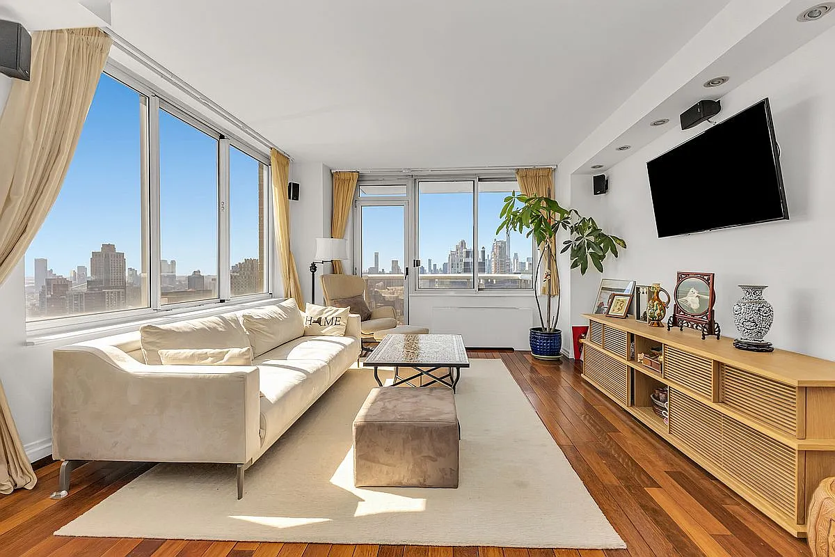 200 E 89th St APT 37D photo 1