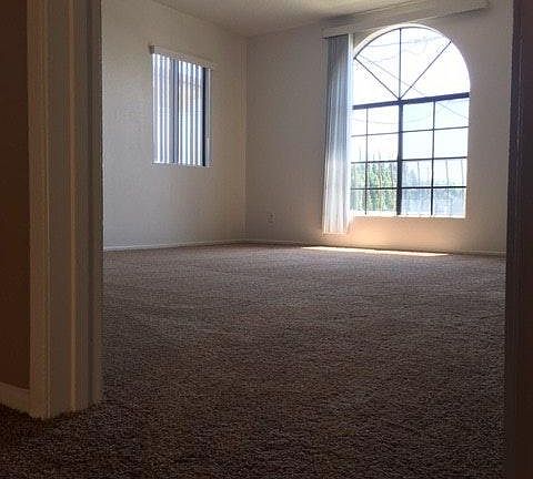 4th image of 7911 Duchess Dr #28