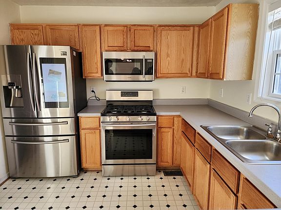 3rd image of 9513 Stonemeadow Ct