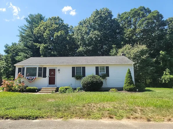 10 French River Cir, Oxford, MA 01540