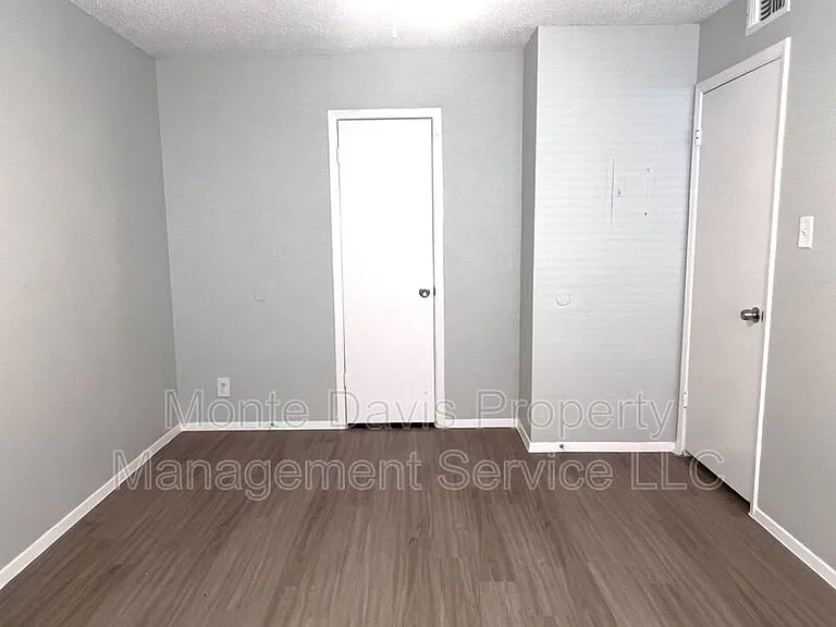 8907 Parkfield Dr #101 — Photo 11
