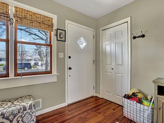 4th image of 978 Stamler Dr