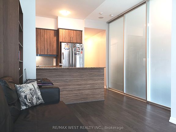 4th image of 75 Liberty St #1718