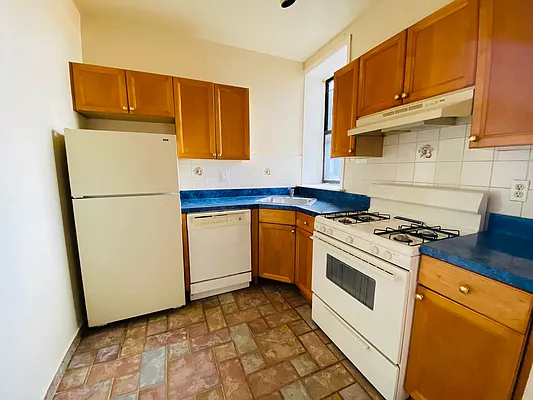 Rented by RealTegrity NY LLC | media 13