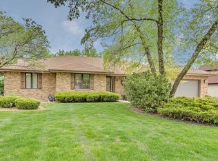 1616 Lakeview Dr, Darien, IL 60561