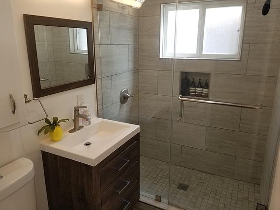 5th image of 2566 Loma Vista Dr APT A