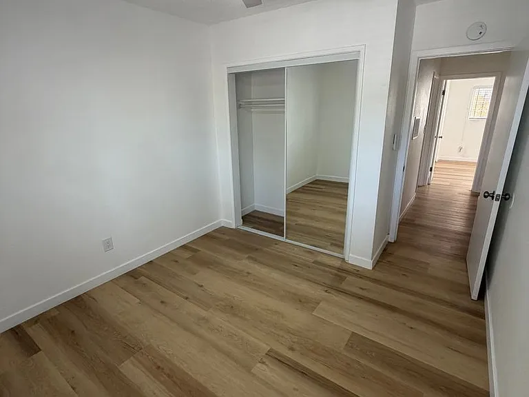 610 E Hyde Park Blvd — Photo 6