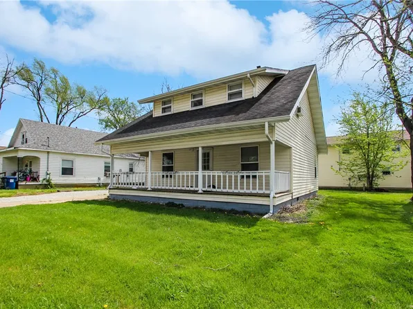 1204 Garfield Ave, Charleston, IL 61920