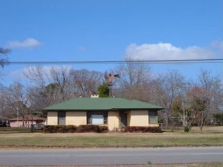 1st image of 3805 W Oak St