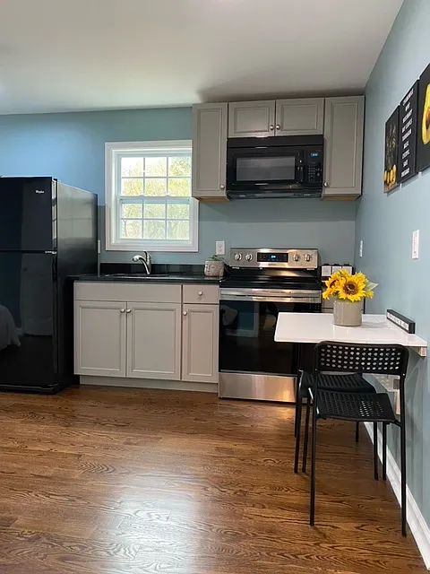 Studio, 575 sqft, $1,200 — Photo 2