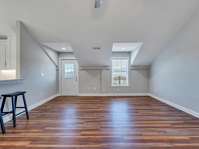 1180 Longfield Rd — Photo 13