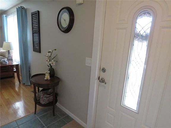3rd image of 50 Sherwood Dr