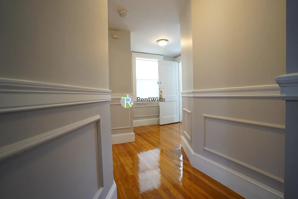 Building Photo - 136 Arlington St #1