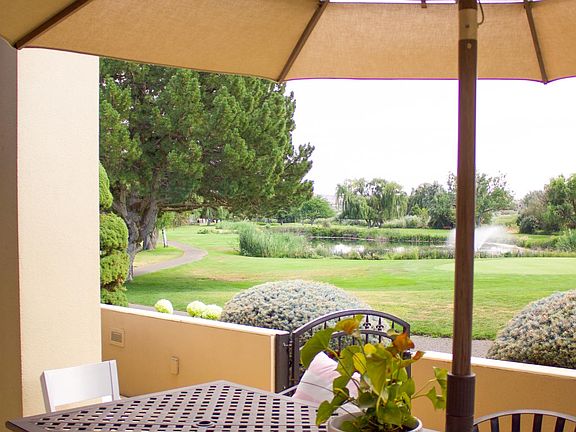 Enjoy full view of incoming golfers tee'ing off on this serene par 3.