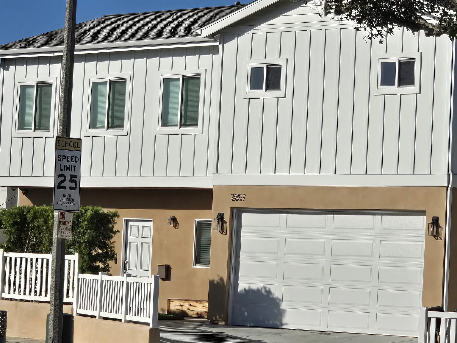 3 bed, 2.5 bath, 1862 sqft, $5,200 — Photo 1