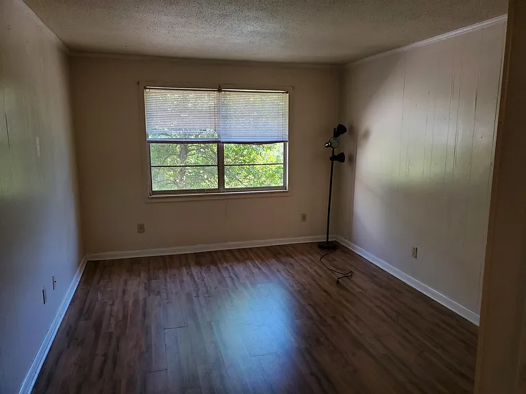 460 S Maple St — Photo 3