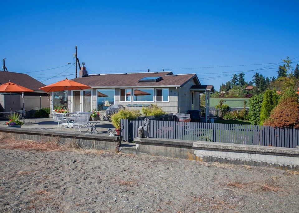 1st image of 4025 Priest Point Dr NE