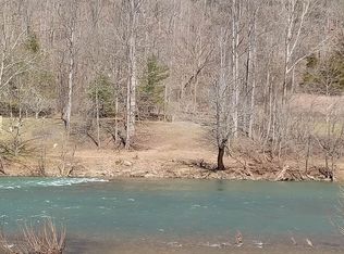 22 Grandpa Meadows Way, Hinton, WV 25951