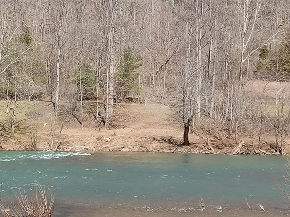 22 Grandpa Meadows Way, Hinton, WV 25951