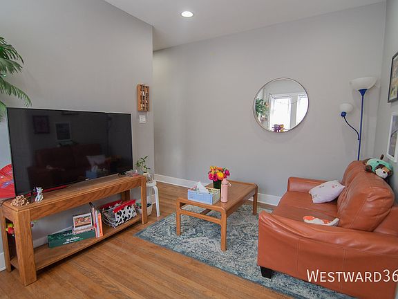 4th image of 4543 N Albany Ave APT 1