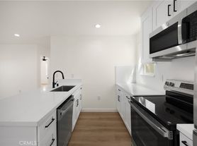 102 E Avenida San Gabriel