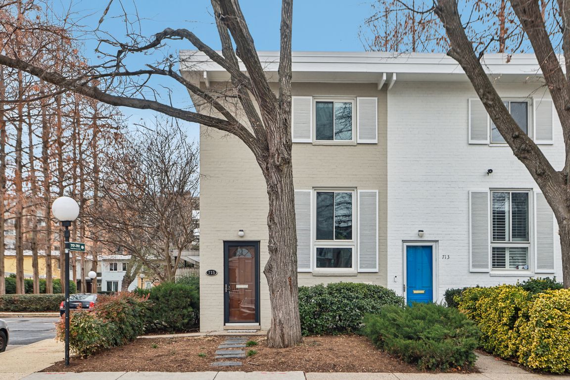 3rd St SW 608-001.jpg