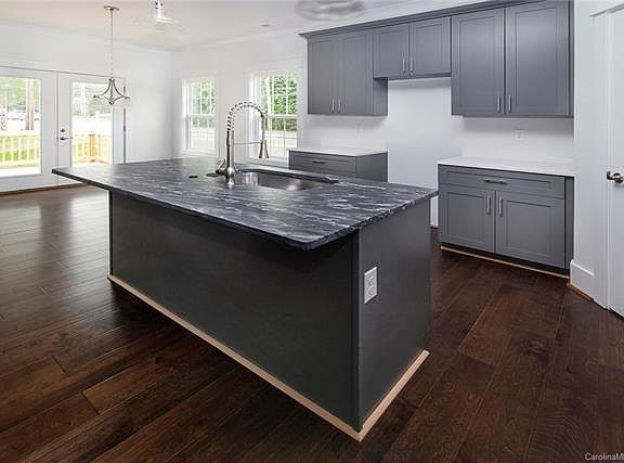 3rd image of 102 Sweet Oaks Ln