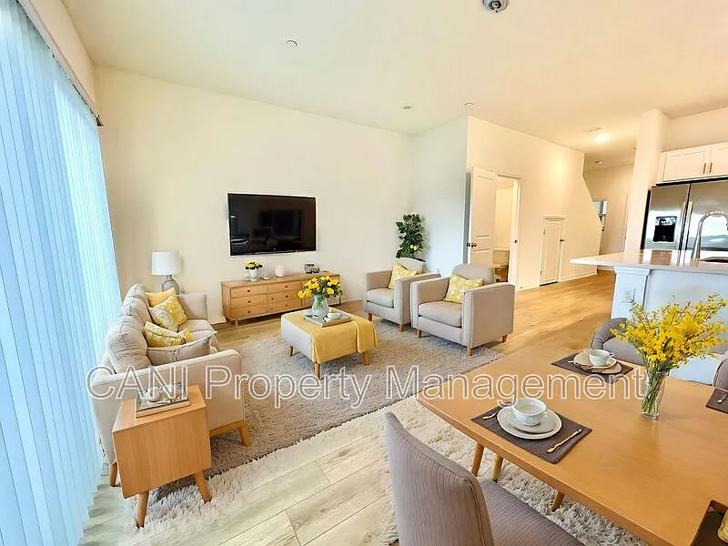 3 bed, 2.5 bath, 1285 sqft, $2,600 — Photo 4