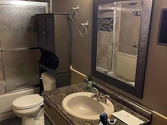 3rd image of 1047 Brookview Cres