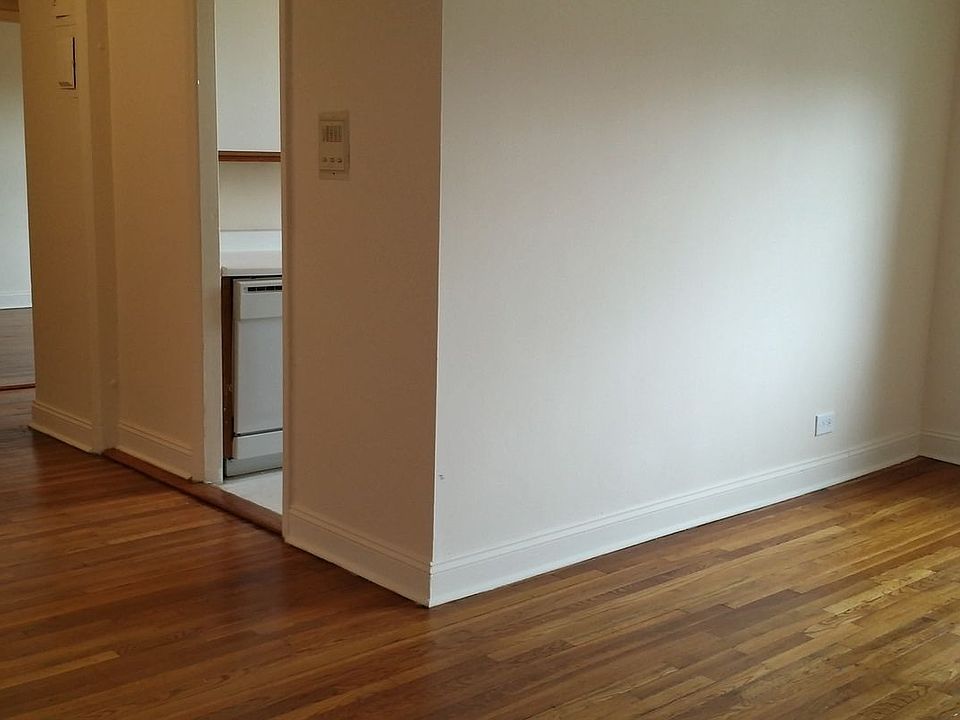 1st image of 13510 Grand Central Pkwy APT 310
