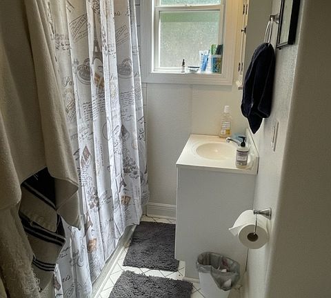 4th image of 4933 S Prieur St #A